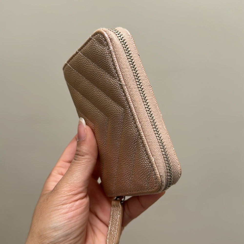 {Chanel} 🦄 17B Iridescent Rose Gold Zippy Wallet - Picture 4 of 6